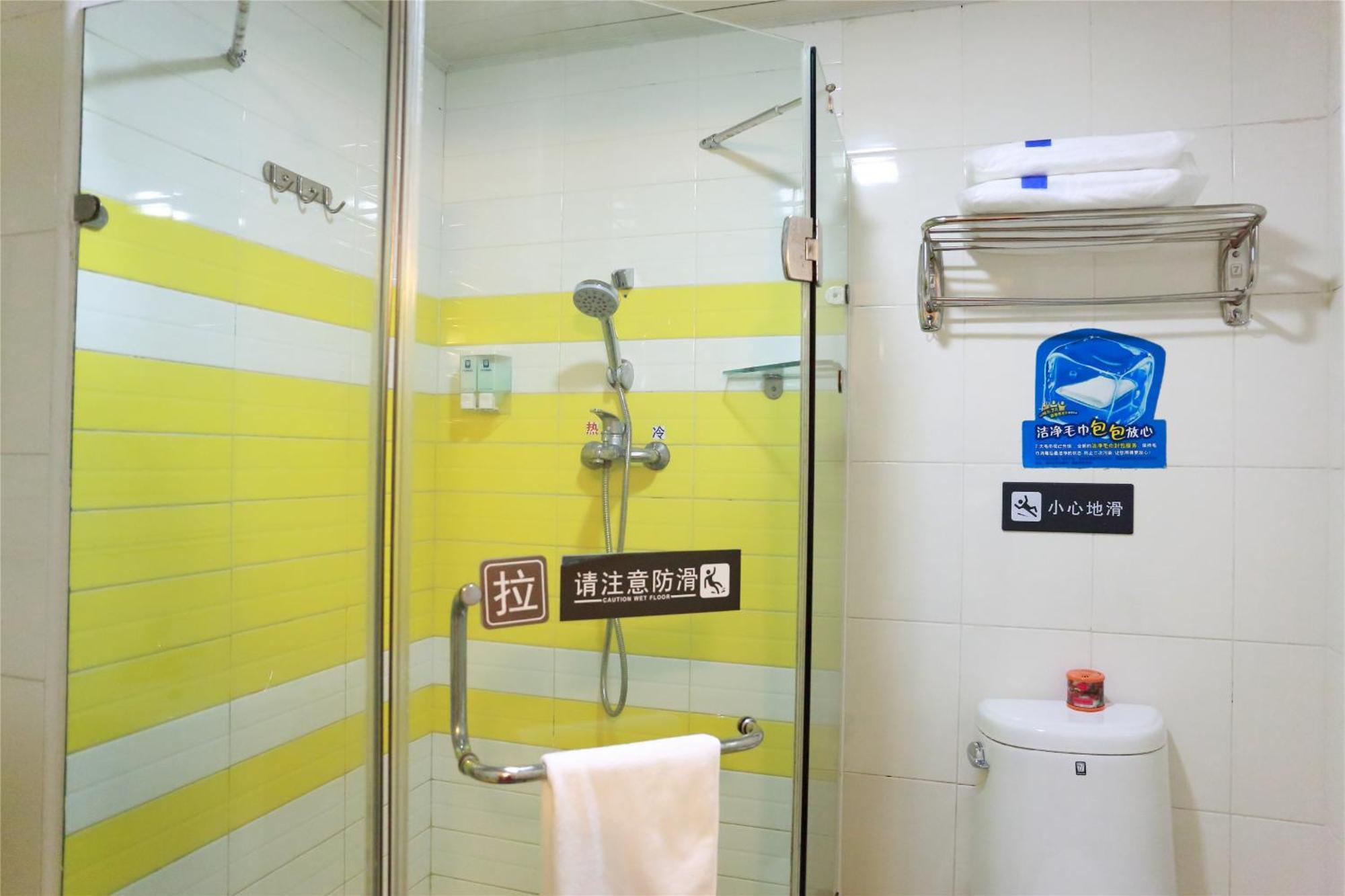 7Days Inn Guangzhou South Railway Station Huijiang Subway Station Buitenkant foto