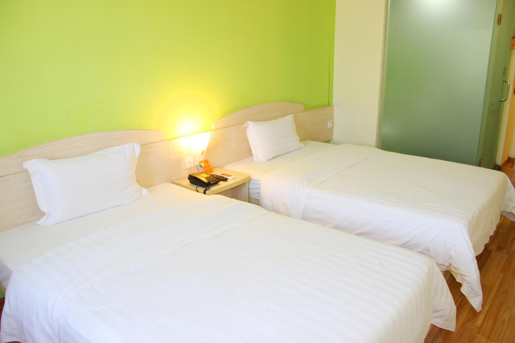 7Days Inn Guangzhou South Railway Station Huijiang Subway Station Buitenkant foto