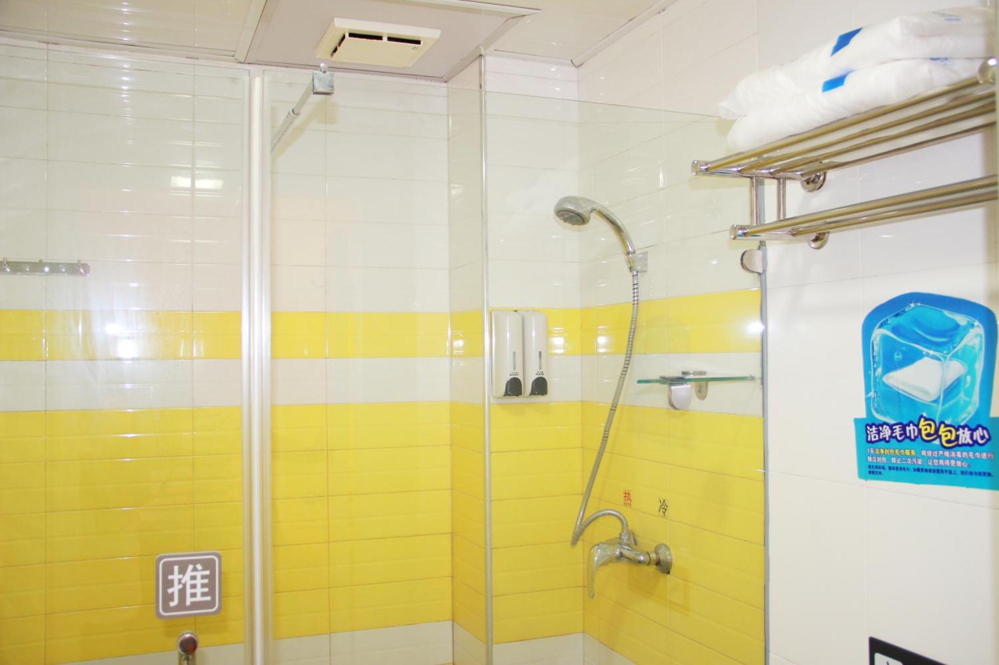 7Days Inn Guangzhou South Railway Station Huijiang Subway Station Buitenkant foto