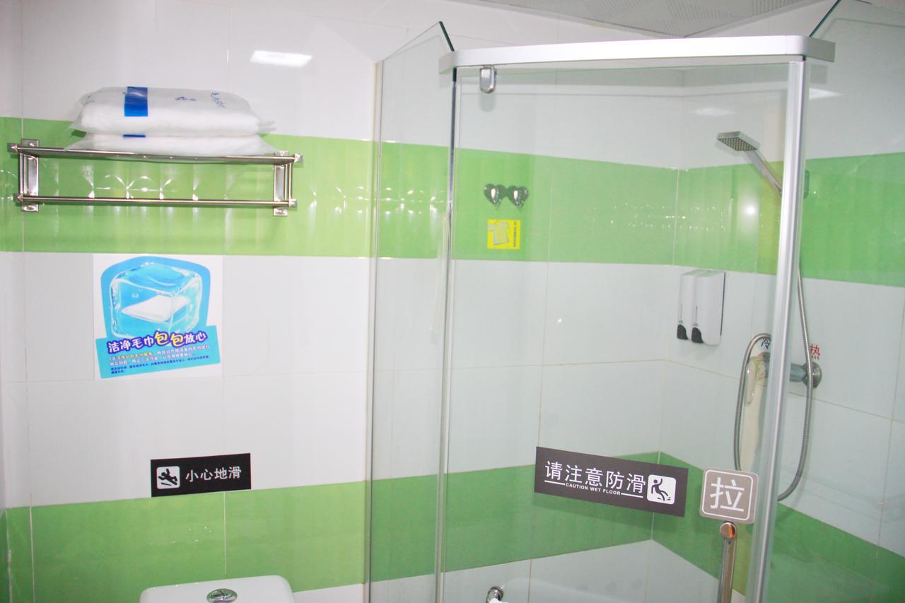 7Days Inn Guangzhou South Railway Station Huijiang Subway Station Buitenkant foto